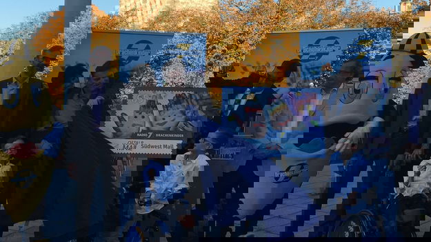 Briefmarke hilft den Drachenkindern | RADIO 7